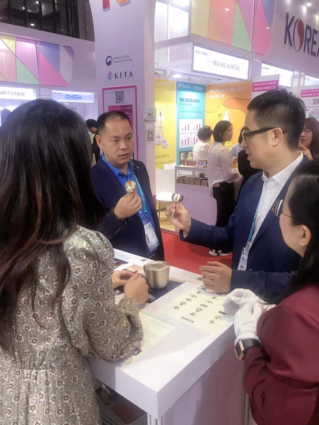 ＂合作、創新、共享＂話進博一一寶開董事長邢志文參觀進博并接受SMG記者采訪