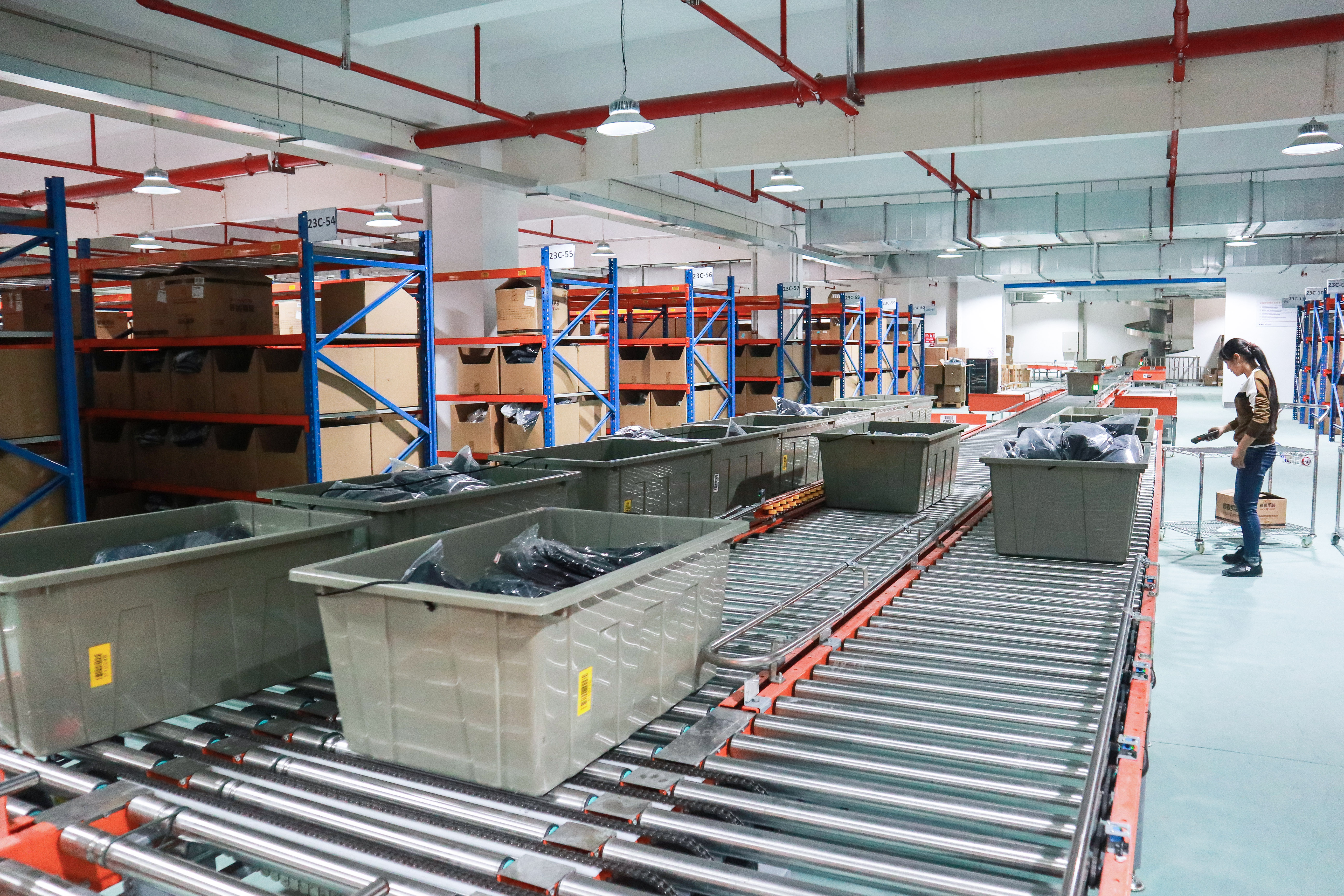 案例新聞 | 官宣！雅鹿物流中心自動化揀選輸送項(xiàng)目完工驗(yàn)收！