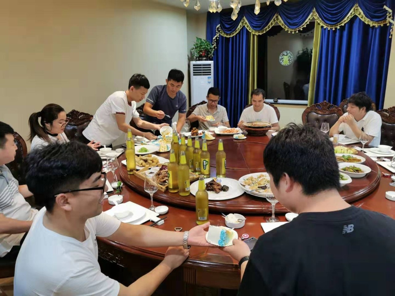 夏送清涼,集體慶生,慰問一線 | 致我們的一線伙伴:辛苦了!